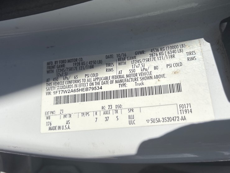 #12-•-2017-ford-3/4-ton-truck-image-11