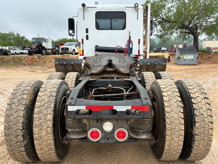 2013-freightliner-coronado-122-sd-image-5