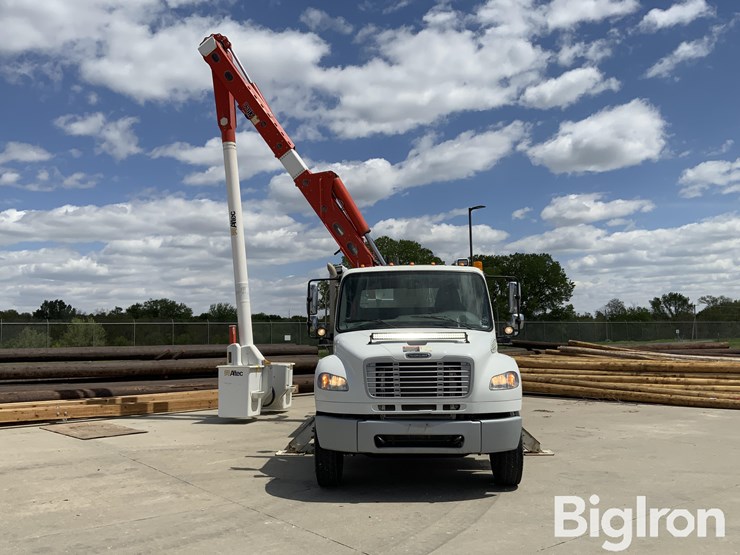 2015-freightliner-m2-106-image-10