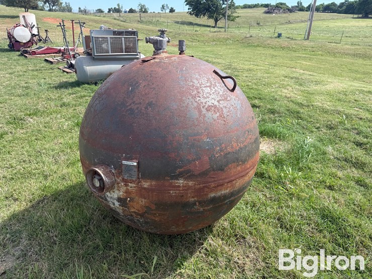 1949-dallas-tank-co-250-gal-lp-tank-image-1