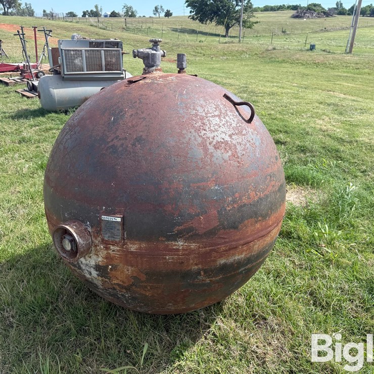 1949 Dallas Tank Co 250 Gal LP Tank