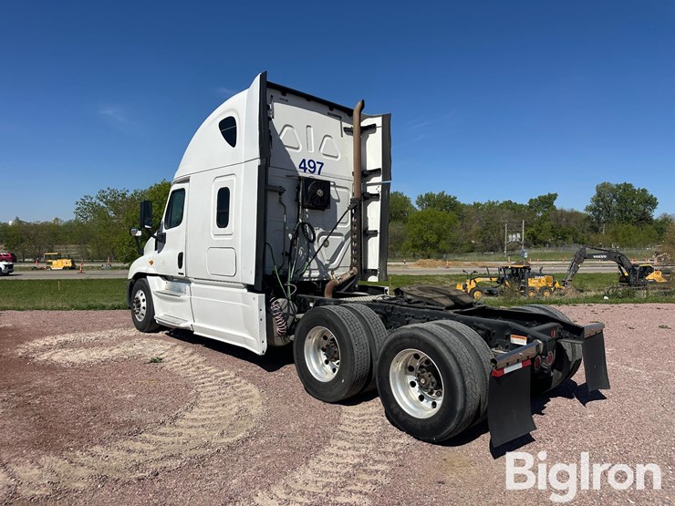 2015-freightliner-cascadia-125-image-7