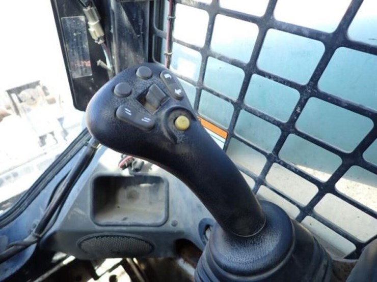 2014-bobcat-s590-image-14