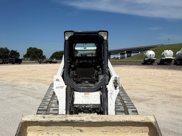 2022-bobcat-t740-image-2