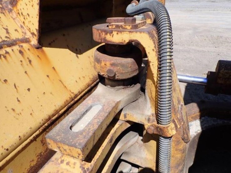 1990-caterpillar-d4h-image-25