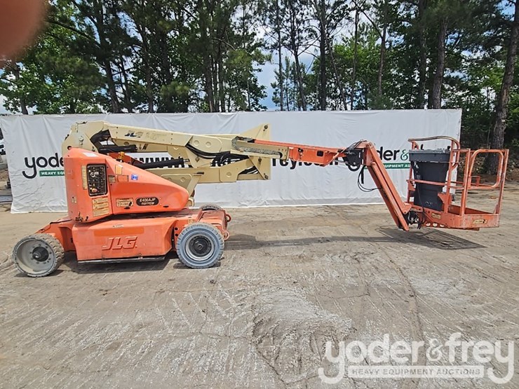 2011-jlg-e400ajpn-image-6