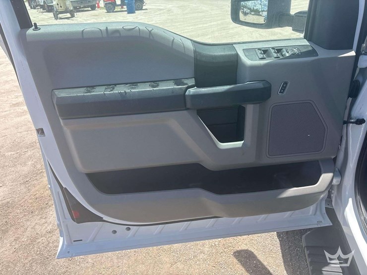 2020-ford-f550-image-6