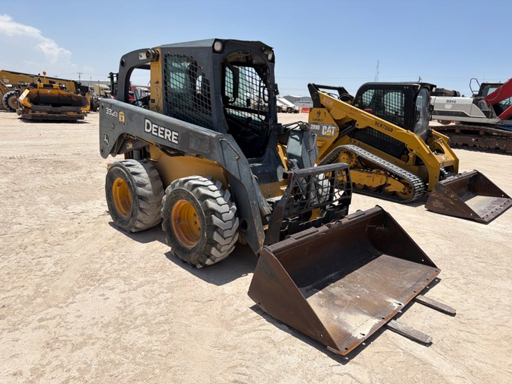 2010-deere-332d-image-3
