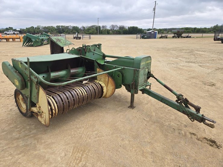 john-deere-24t-image-1