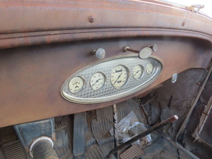1932-chrysler-4dr-sedan-image-10