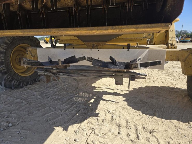 new-holland-tr97-image-12