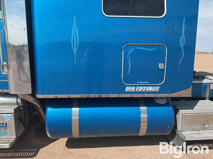 2015-peterbilt-389-image-17