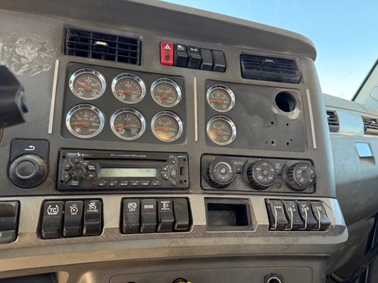 2019-kenworth-t680-image-13
