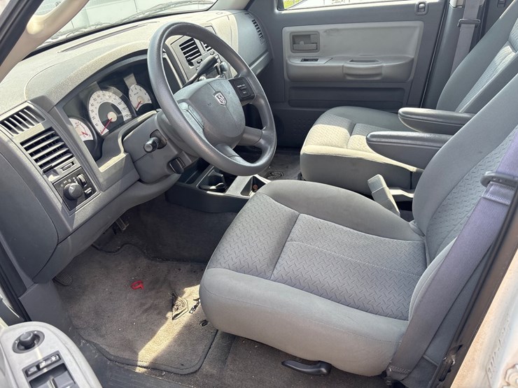 #41-•-2007-dodge-1/2-ton-compact-crew-cab-pickup-truck-image-6