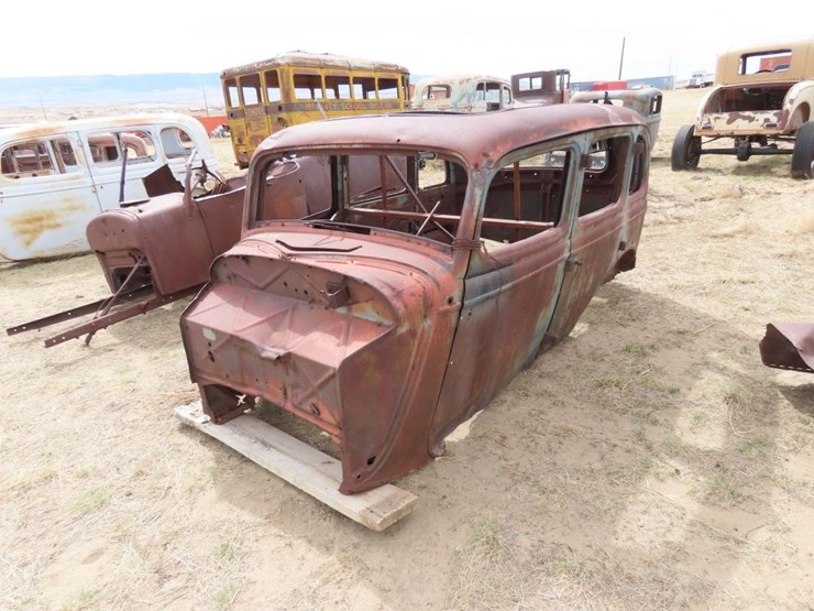 1934-ford-4dr-sedan-body-for-rod,-restore,-or-parts-image-3