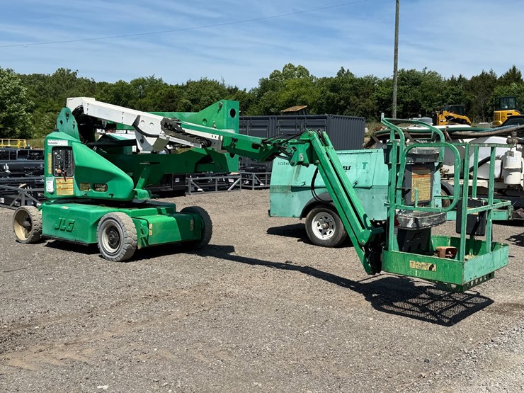 2011-jlg-e400ajp-image-1