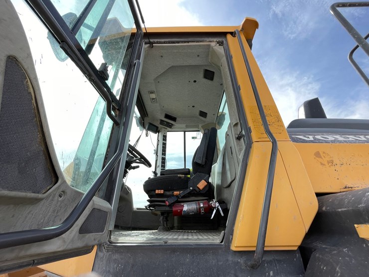 2014-volvo-l120h-image-111