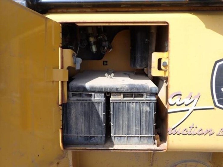2005-deere-450j-lt-image-52