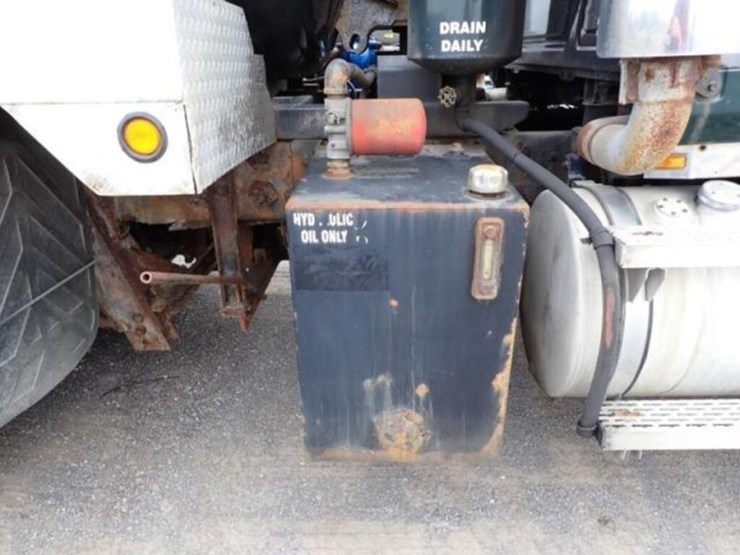 inoperable-2005-mack-cv713-tri/a-vacuum-truck-1m2a-image-70