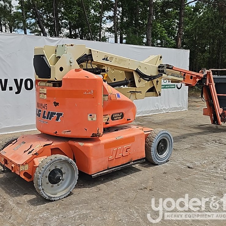 2011 JLG E400AJPN