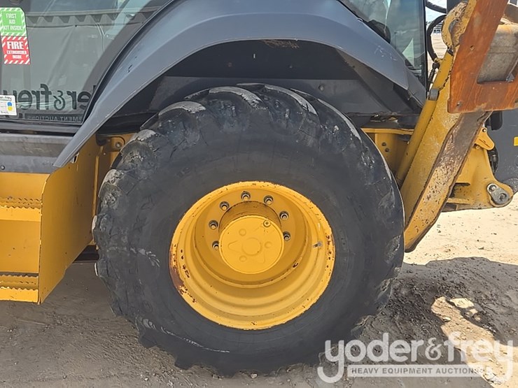 2020-deere-310sl-image-10