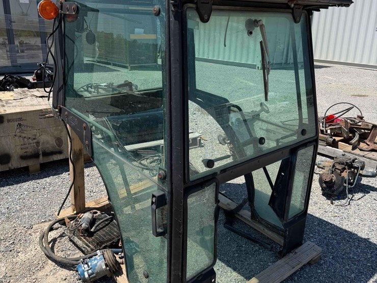 ford-air-conditioned-cab-image-1