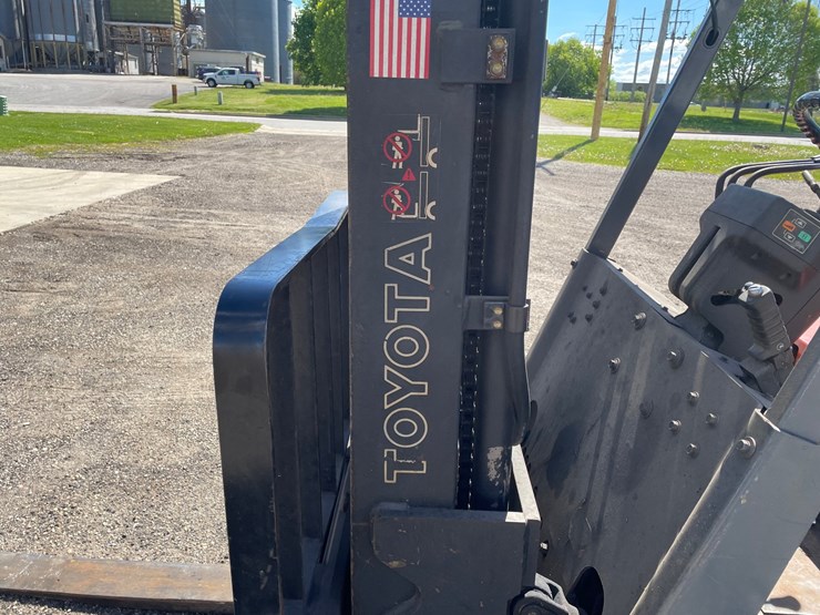 #4537-•-toyota-electric-forklift-image-22