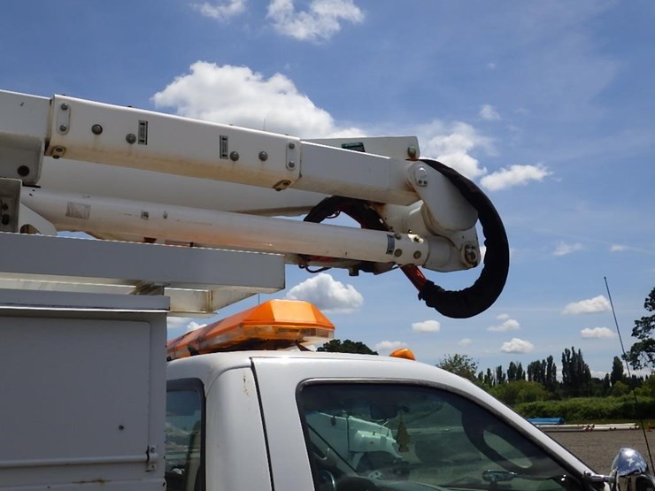 2005-ford-f550-image-16
