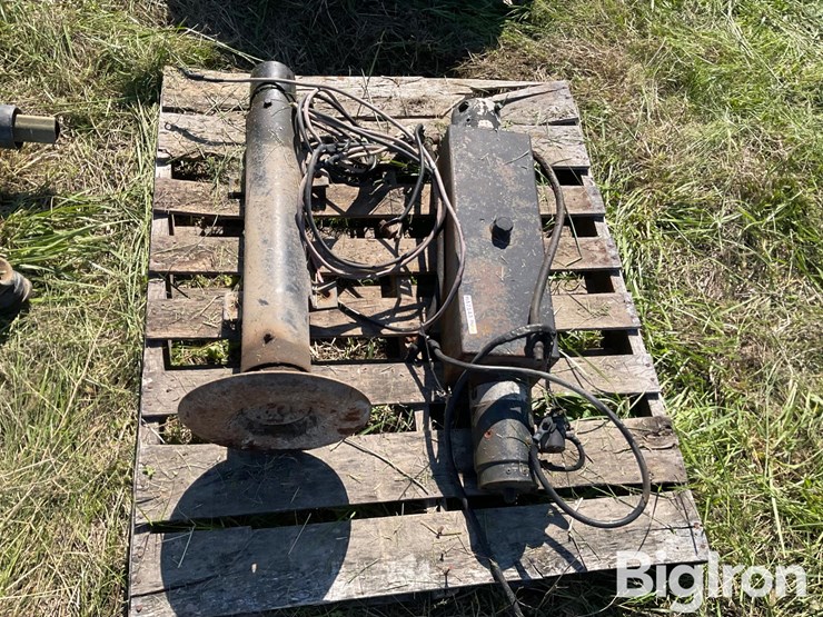 electric-over-hydraulic-trailer-jack-image-8