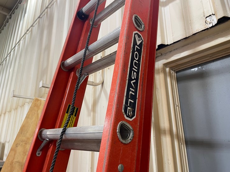 #4582-•-louisville-fiberglass-extension-ladder-image-6