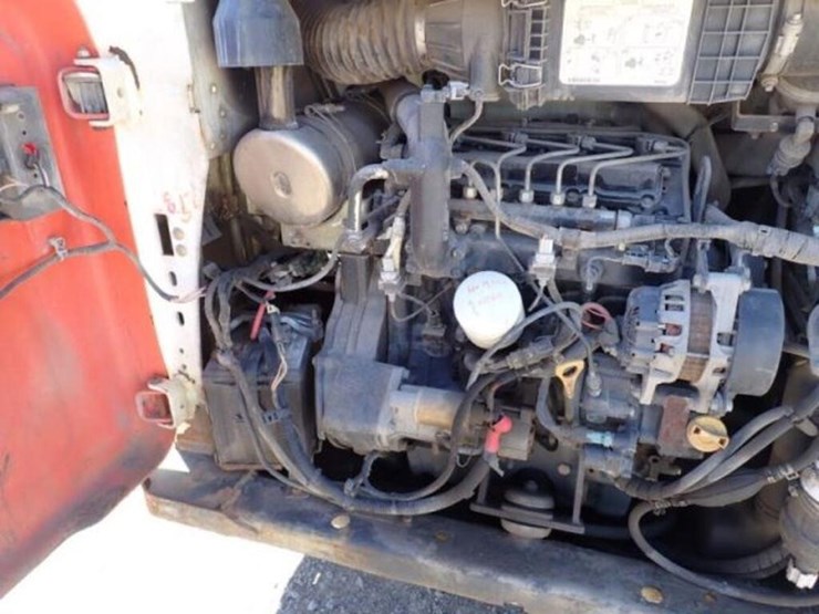2014-bobcat-s590-image-34