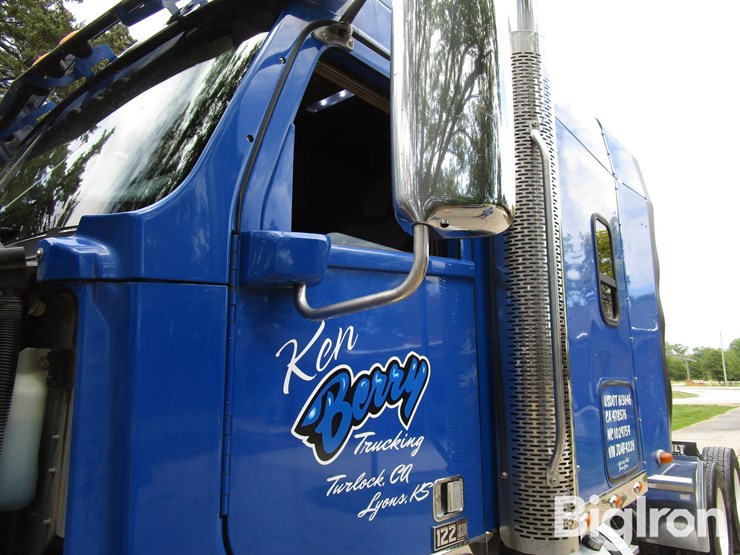 2018-freightliner-122sd-image-12