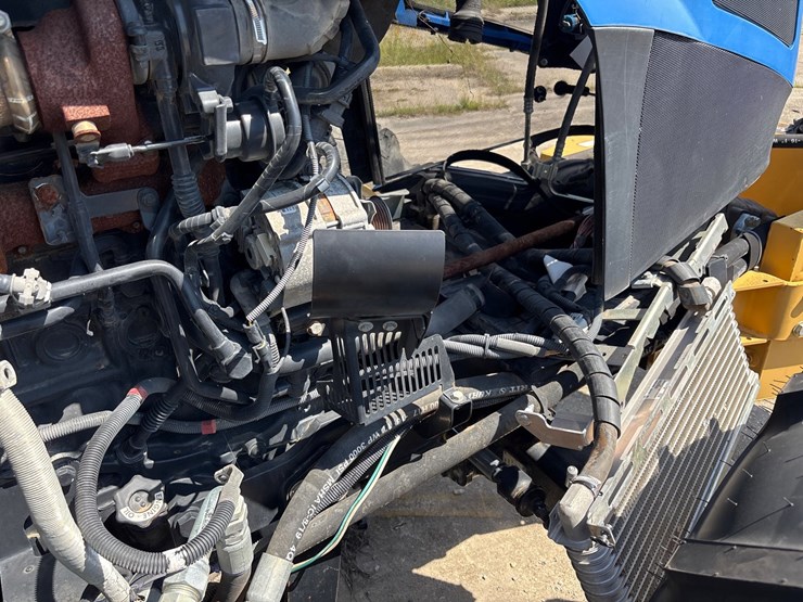 #24-•-new-holland-tractor-image-9