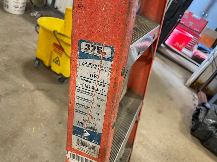 #4587-•-louisville-fiberglass-step-ladder-image-6