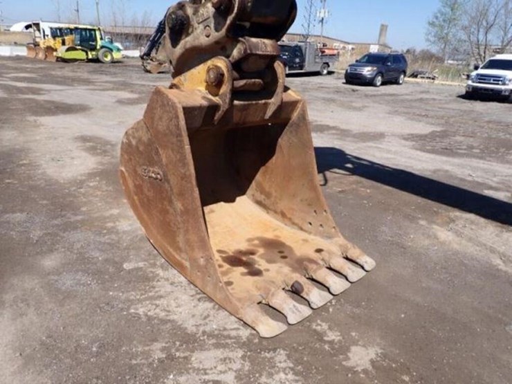 2017-deere-250g-lc-image-21