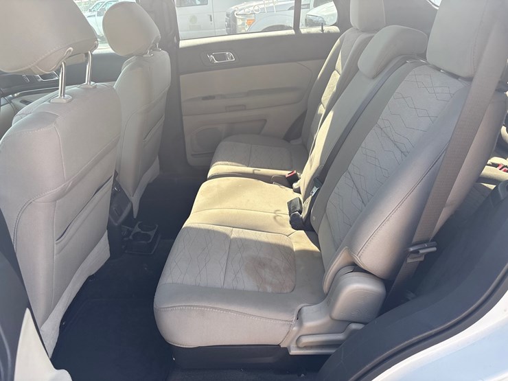 2015-ford-explorer-image-7