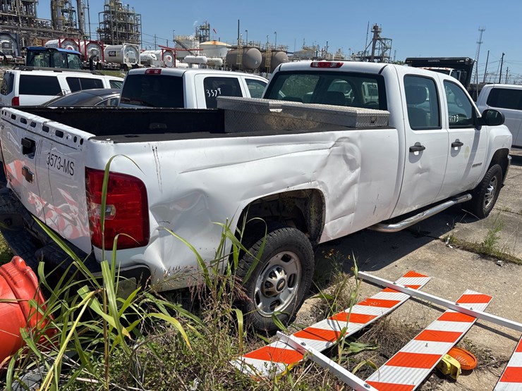 2012-chevrolet-2500-image-3