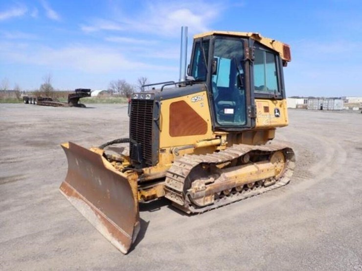 2005-deere-450j-lt-image-1