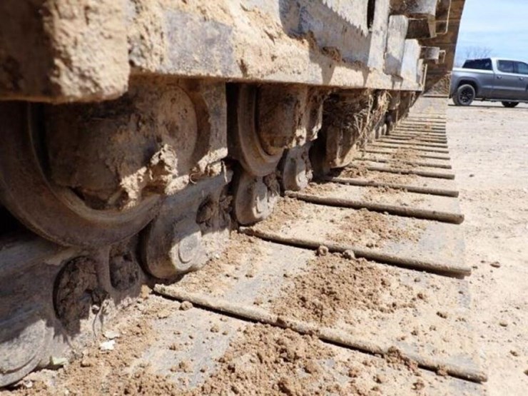 2021-caterpillar-323-image-45