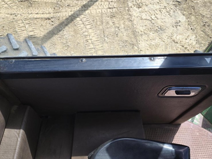 john-deere-8450-image-27