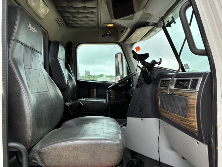 2015-freightliner-coronado-122-sd-image-8