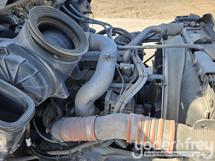 2016-kenworth-t300-image-21