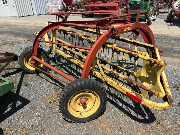 new-holland-256-image-4