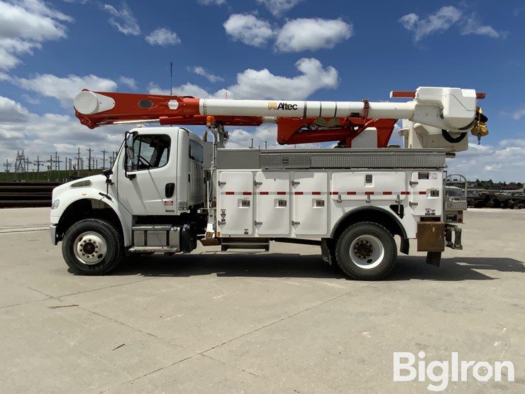2012-freightliner-m2-106-image-16