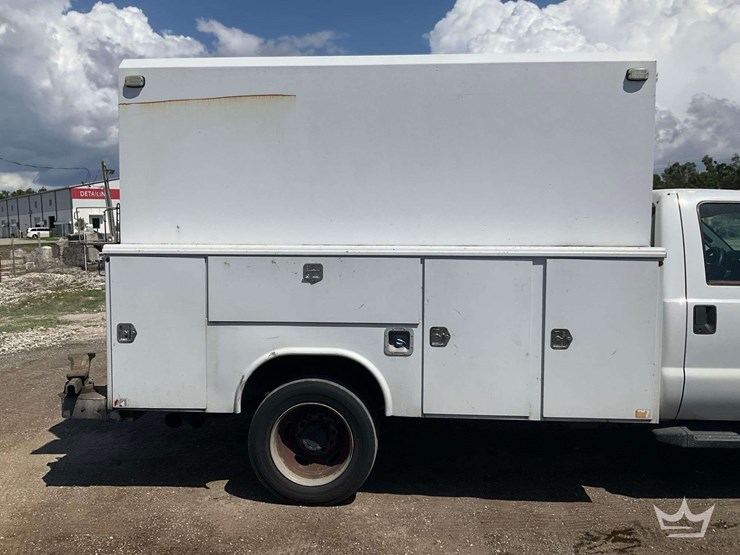 2015-ford-f550-image-21