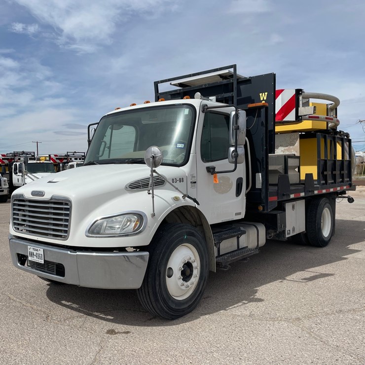 2008 FREIGHTLINER M2 106