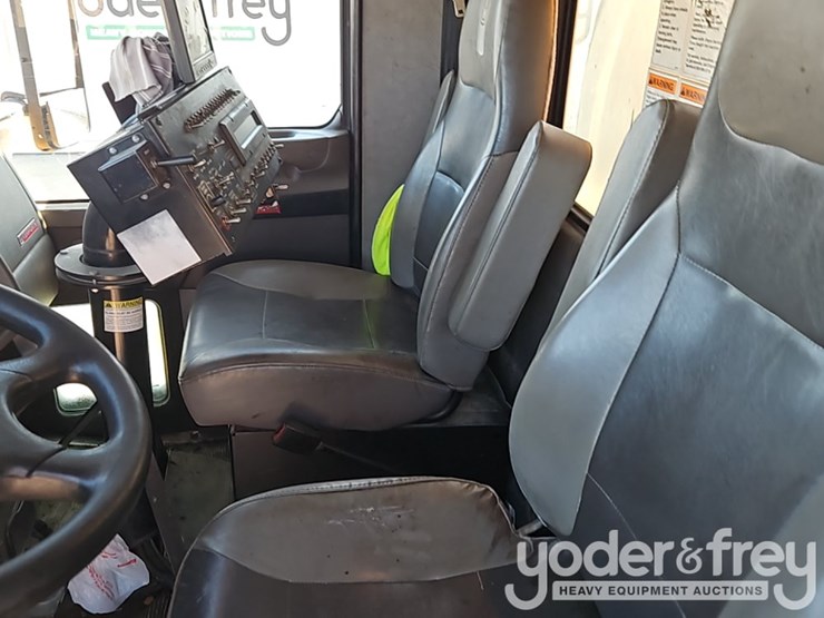 2016-kenworth-t300-image-24