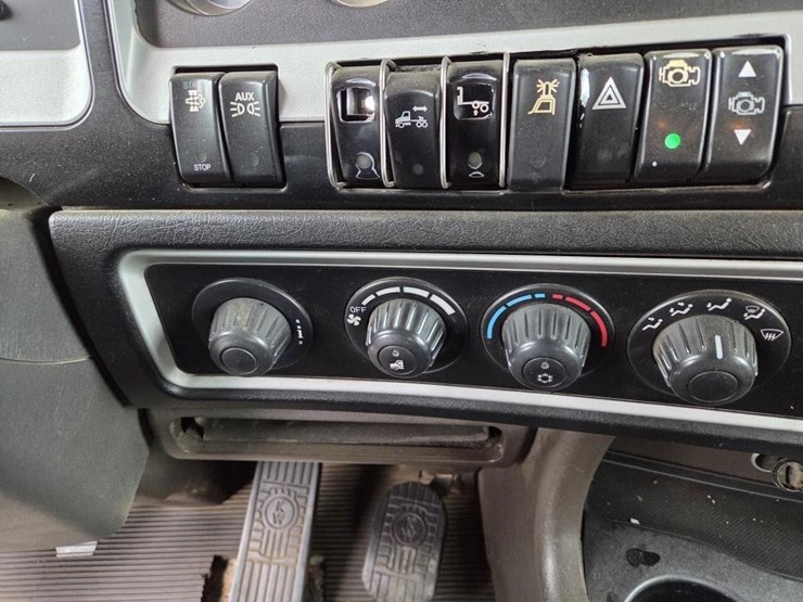 2012-kenworth-t800-image-21