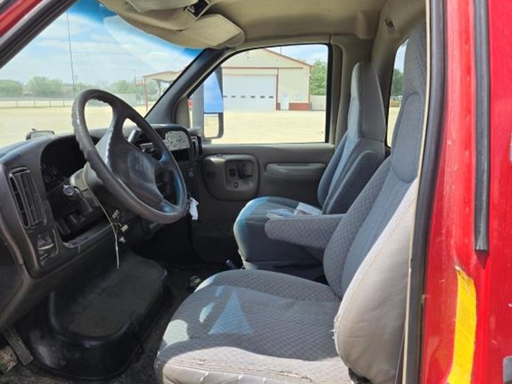 2003-gmc-5500-image-22