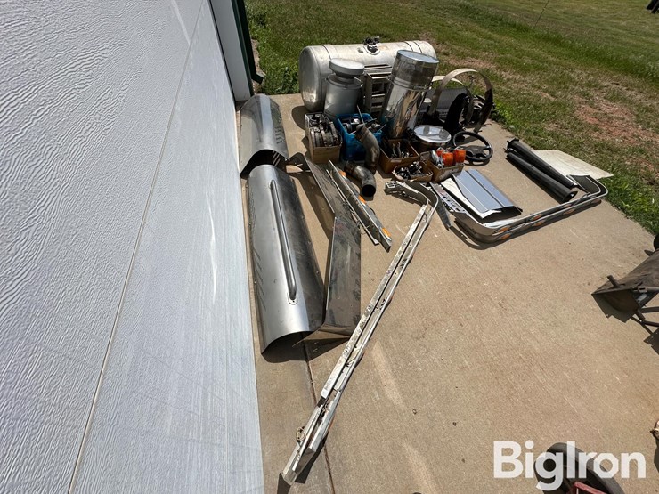 peterbilt-379-image-3